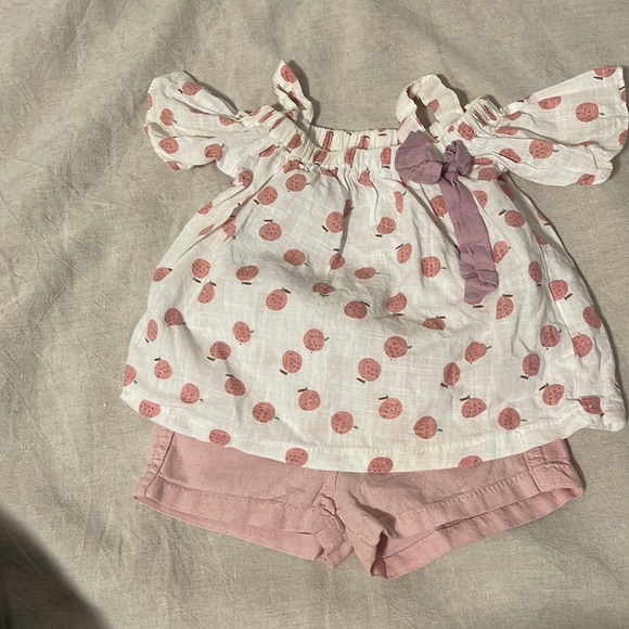 Baby girl top from Pat Pat paired with blush pink bottoms from Old navy - Picture 2 of 3